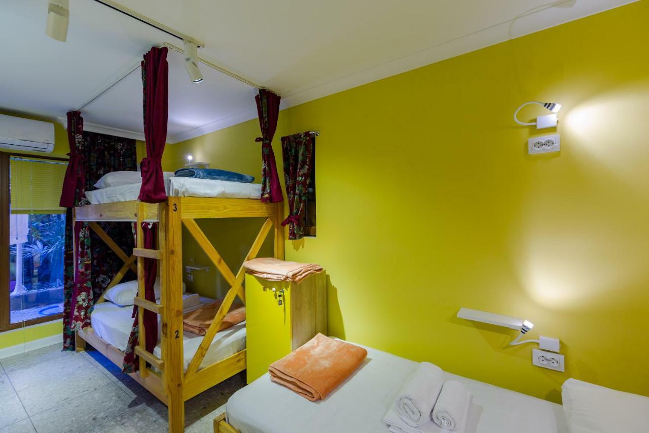Batumi Surf Hostel Екстер'єр фото