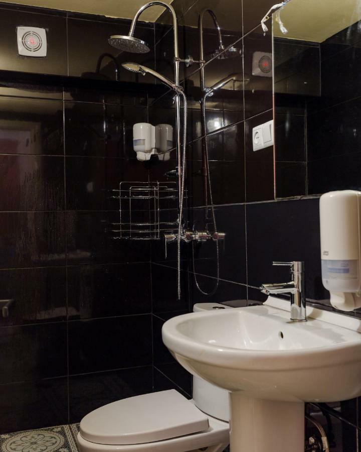 Batumi Surf Hostel Екстер'єр фото